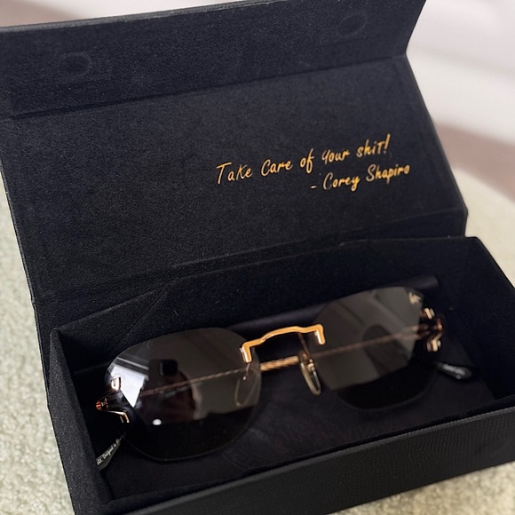 Black and Gold Aviator Sunglasses with Gradient Lenses - Picture 2 of 6